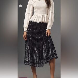 FARM Rio Floral Pleated Midi Skirt size medium black white paisley